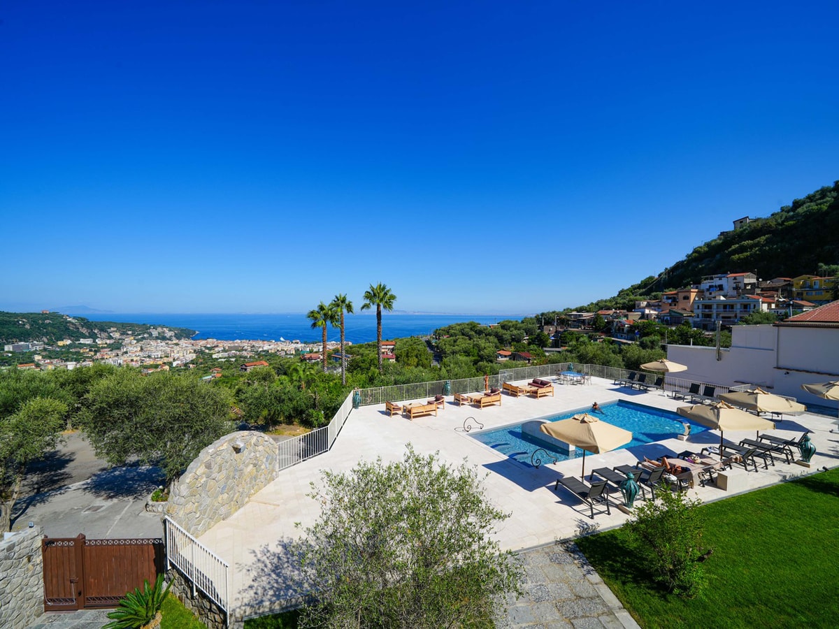 Villa Riggiola, Historic Villa with Sea Views Villas in Italy