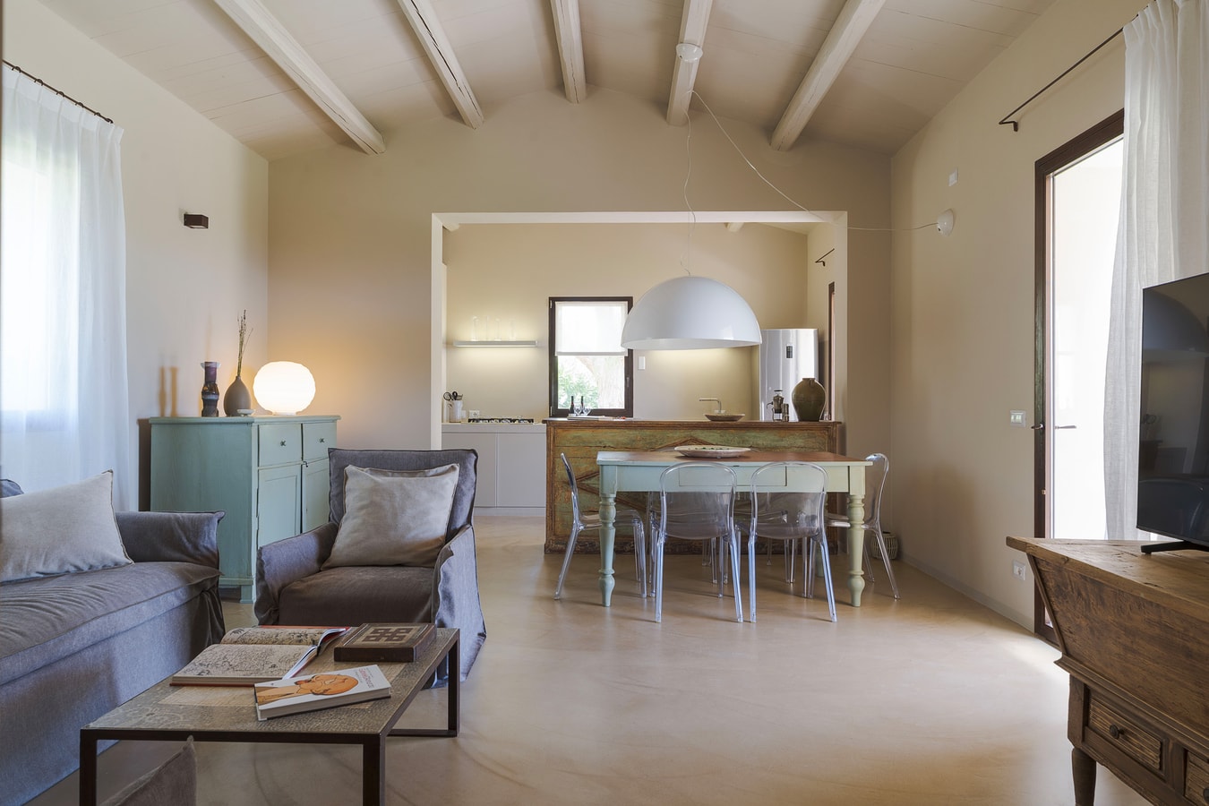 Casa Carol (Bianco) - Villa with shared pool 8 Villas in Italy