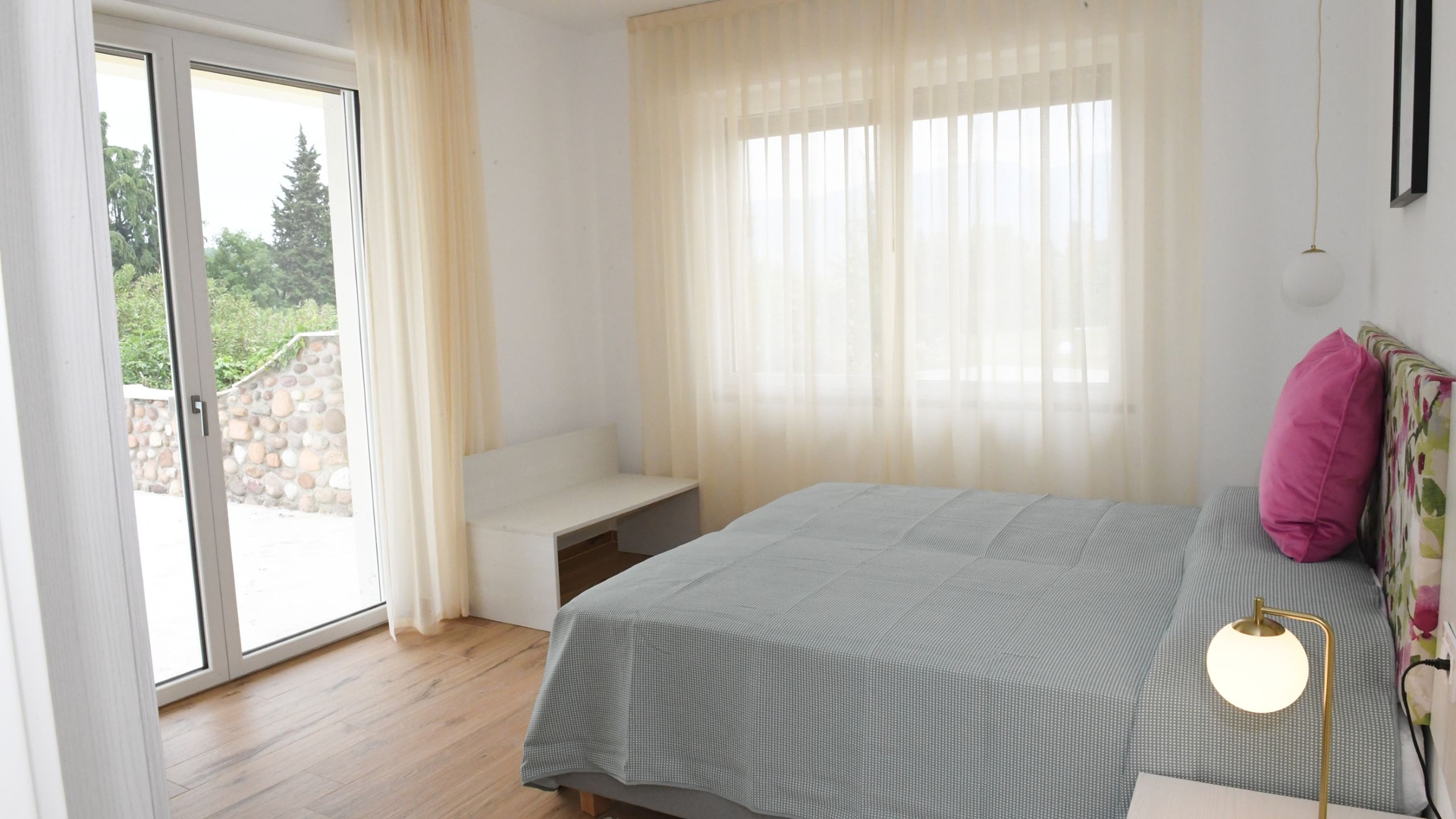 Villa Menestrella - private with swimming pool and lake views 15 Villas in Italy