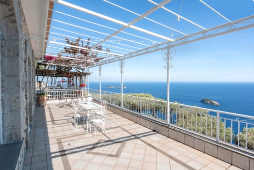 Villa Silenzio, Secluded Retreat with Sea Views 43 Villas in Italy