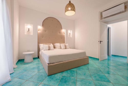 Casa Scogliera, Seafront House with Terrace 10 Villas in Italy