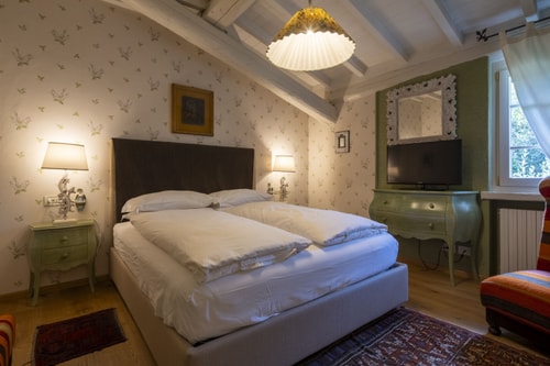 Villa Olivella, with Private Pool - 100m to Lake 25 Villas in Italy
