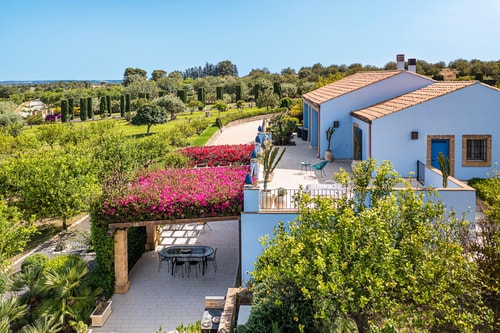 Villa Crisantemo – Noto Area 55 Villas in Italy