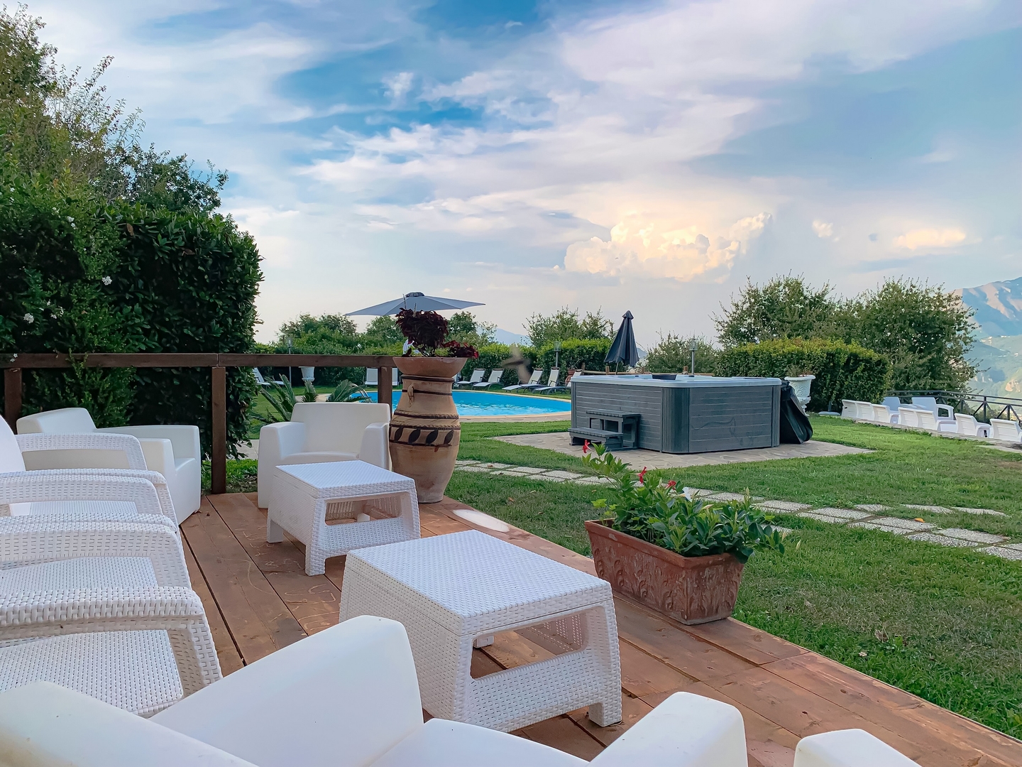 Villa Fontanella - Modern villa with pool and Jacuzzi 3 Villas in Italy