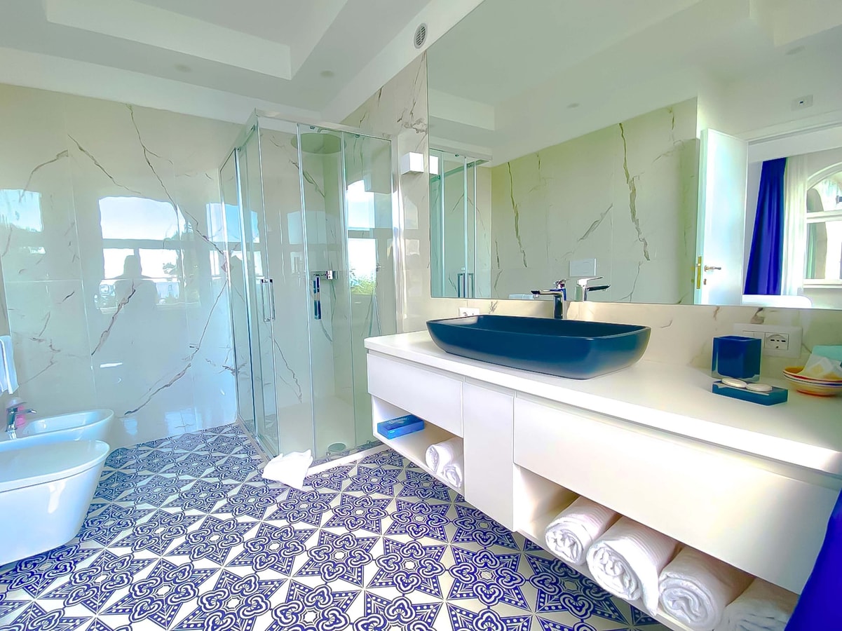 Villa Affascinante - Villa with direct sea access 58 Villas in Italy