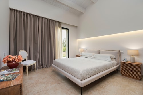 Villa Nivura, Minimalist Elegance Amid the Olive Groves 21 Villas in Italy