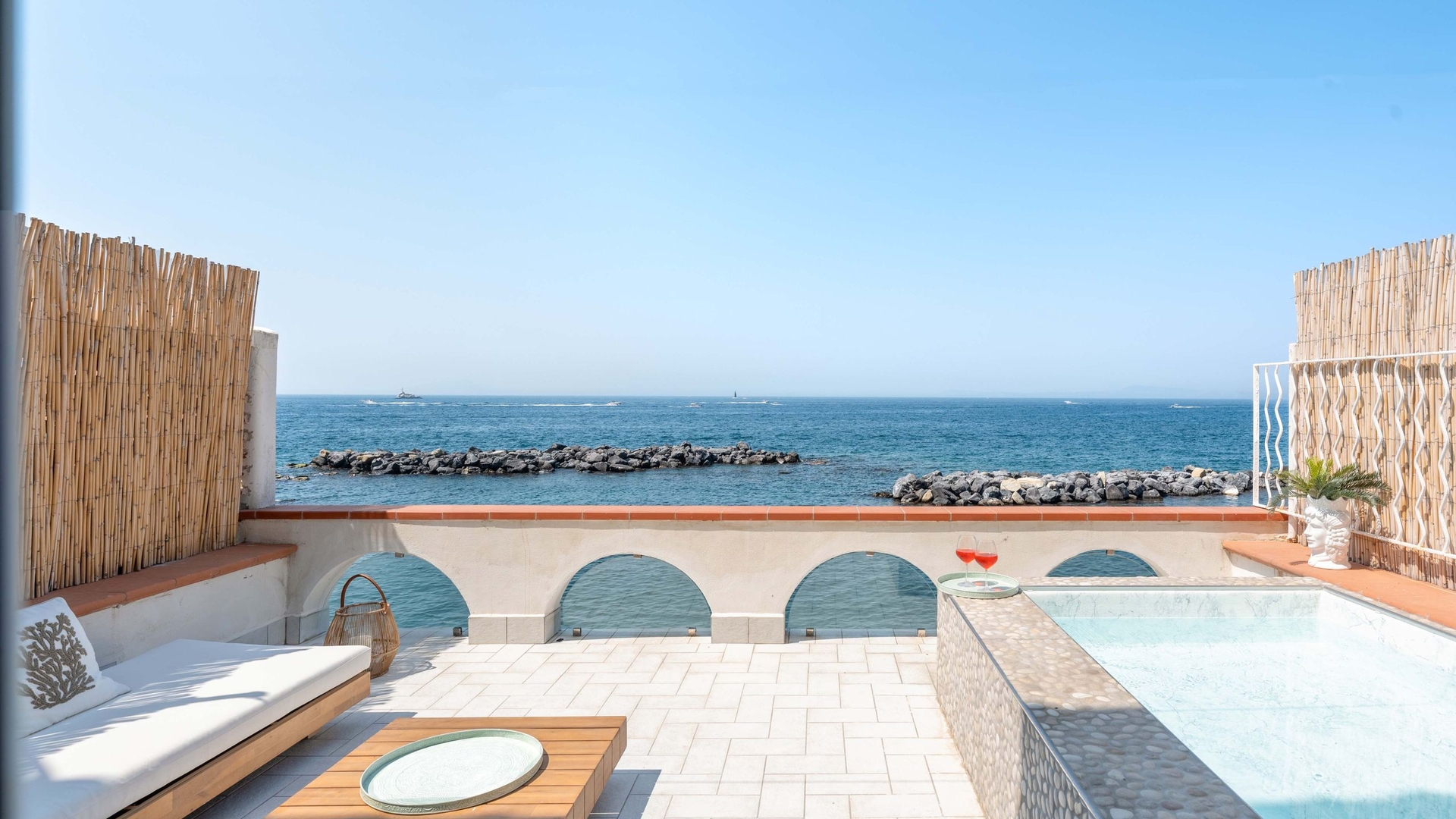 Casa Di Marcia, seafront with dipping pool 17 Villas in Italy