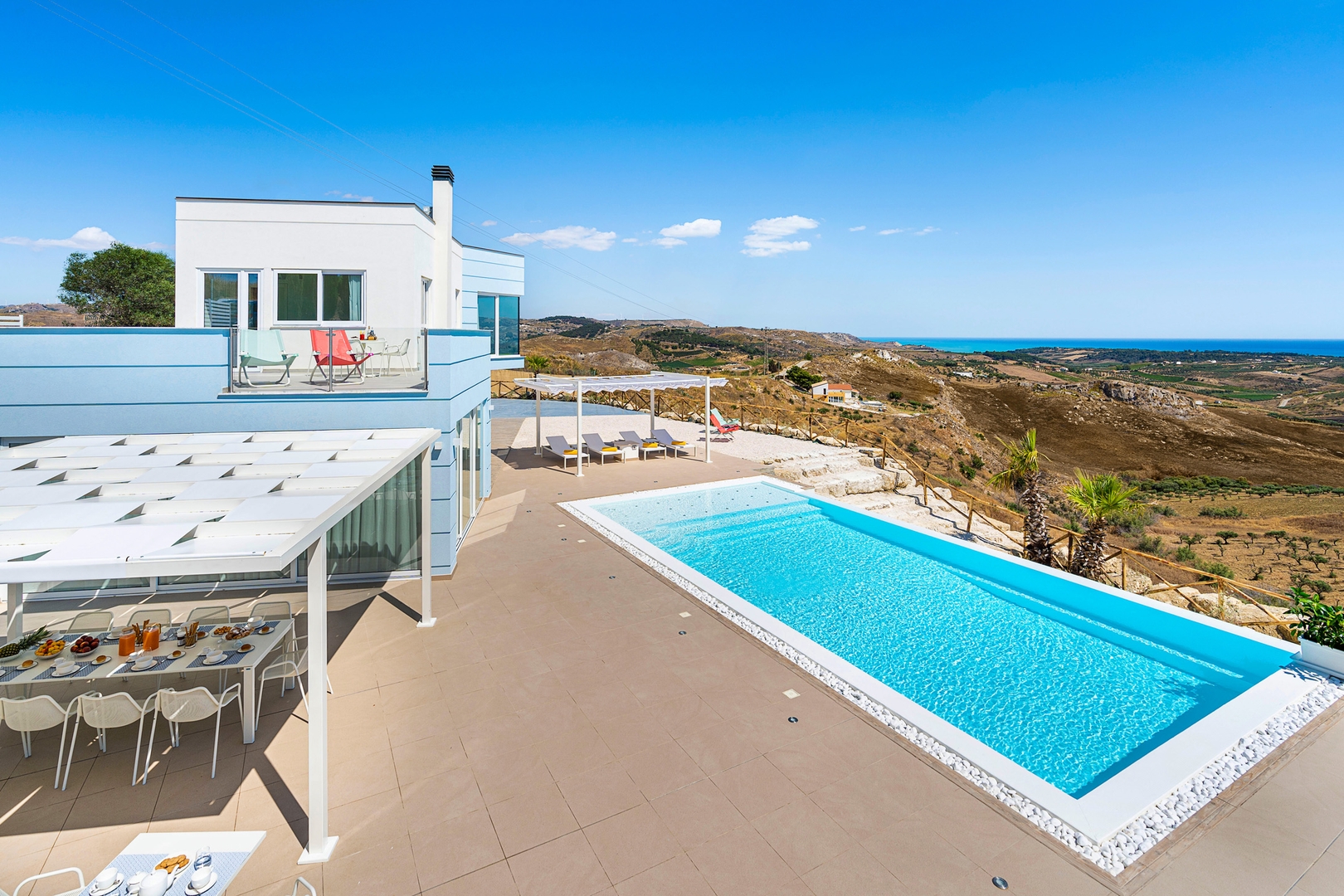 Villa Bianca - Beautiful villa with sea views 0 Villas in Italy