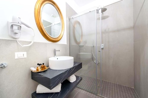 Alonza Estate - Large Countryside Estate 70 Villas in Italy