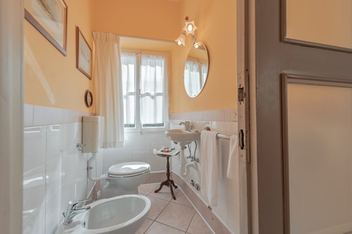 Villa Dia, Lakeside Luxury Retreat 40 Villas in Italy
