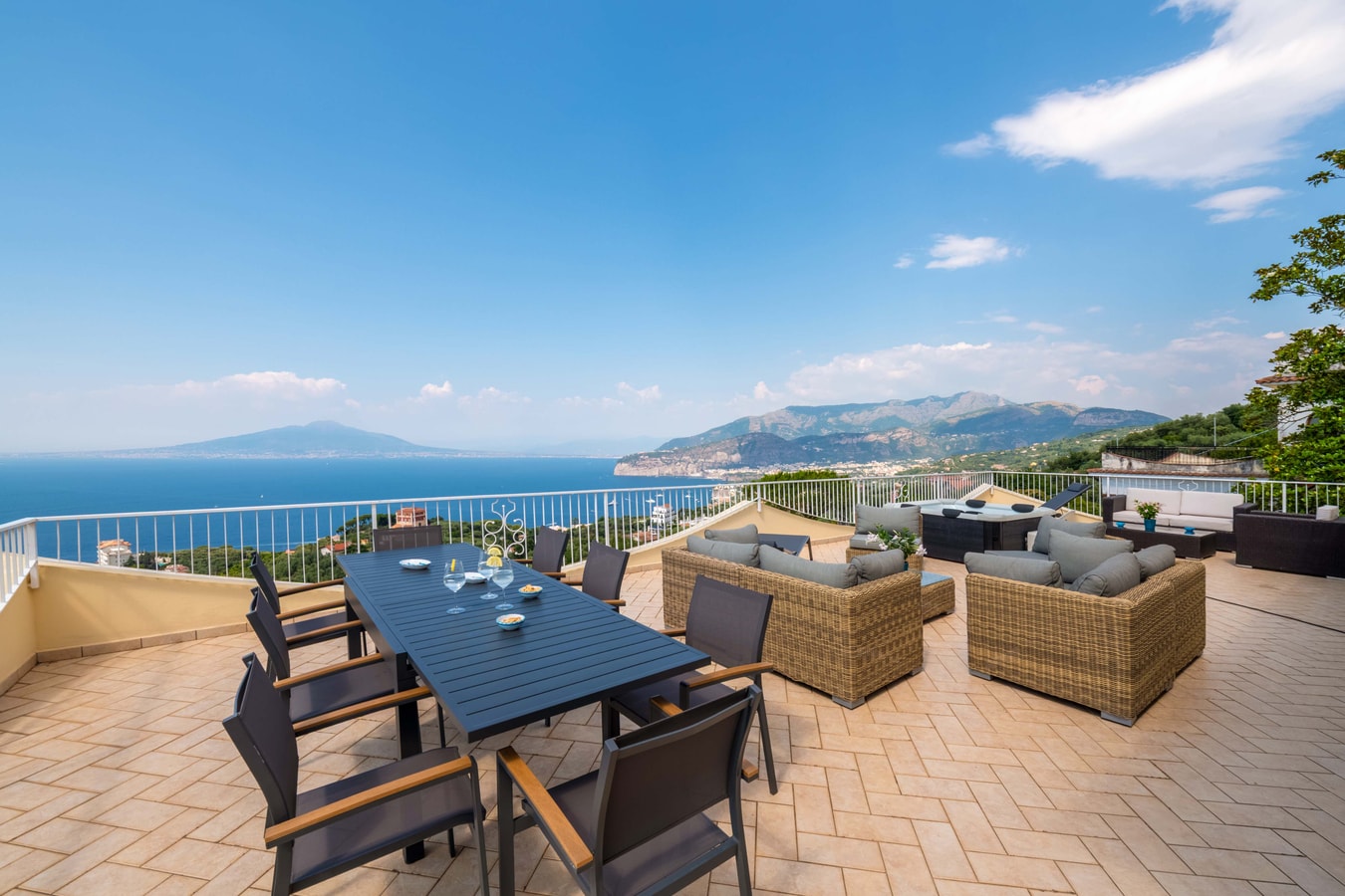 Villa Carlotta, with private pool and sea views 3 Villas in Italy