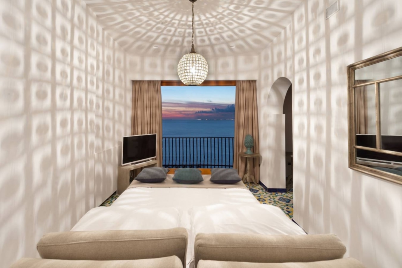Villa Luce Di Mare, endless sea views 21 Villas in Italy