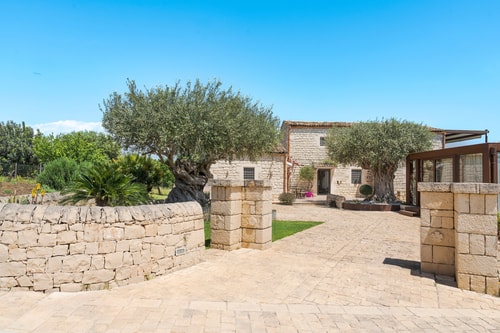 Tenuta Del Sole, elegant Sicilian estate 77 Italian Breaks