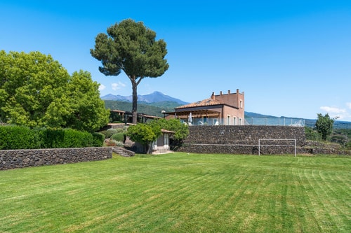 Villa Etnea - Private villa with pool and jacuzzi 53 Villas in Italy