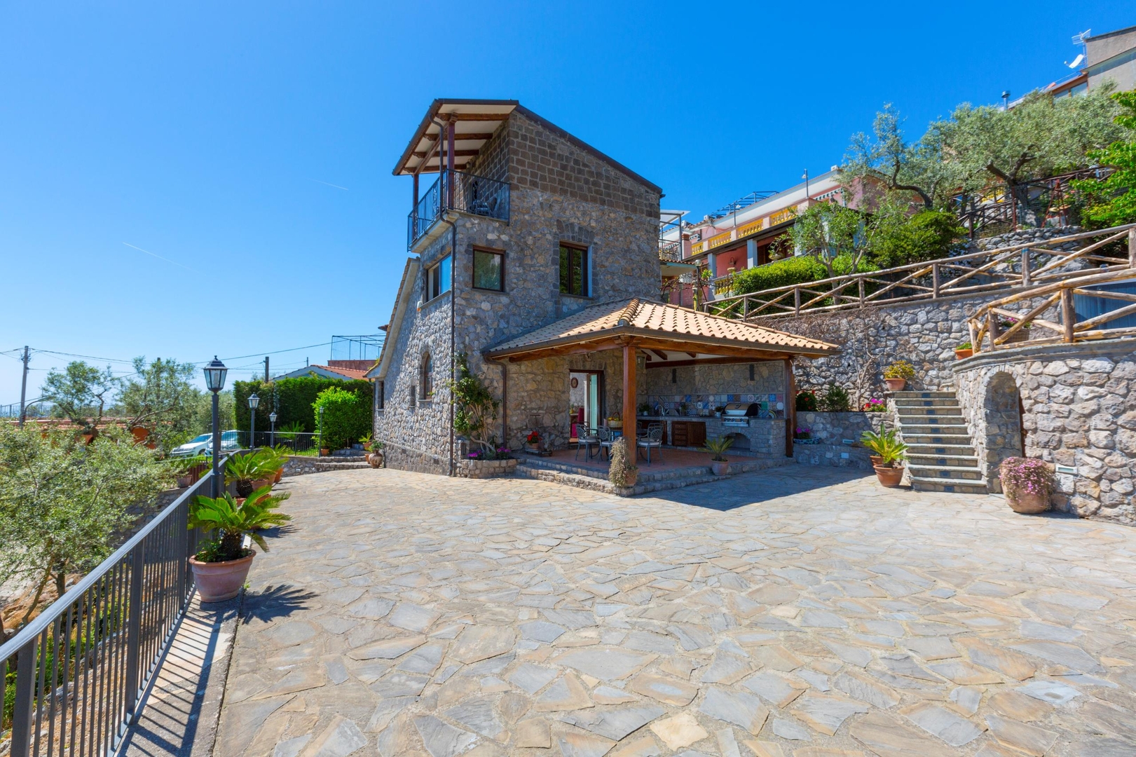 Casa dei Limoni - peaceful retreat with sea views 4 Villas in Italy