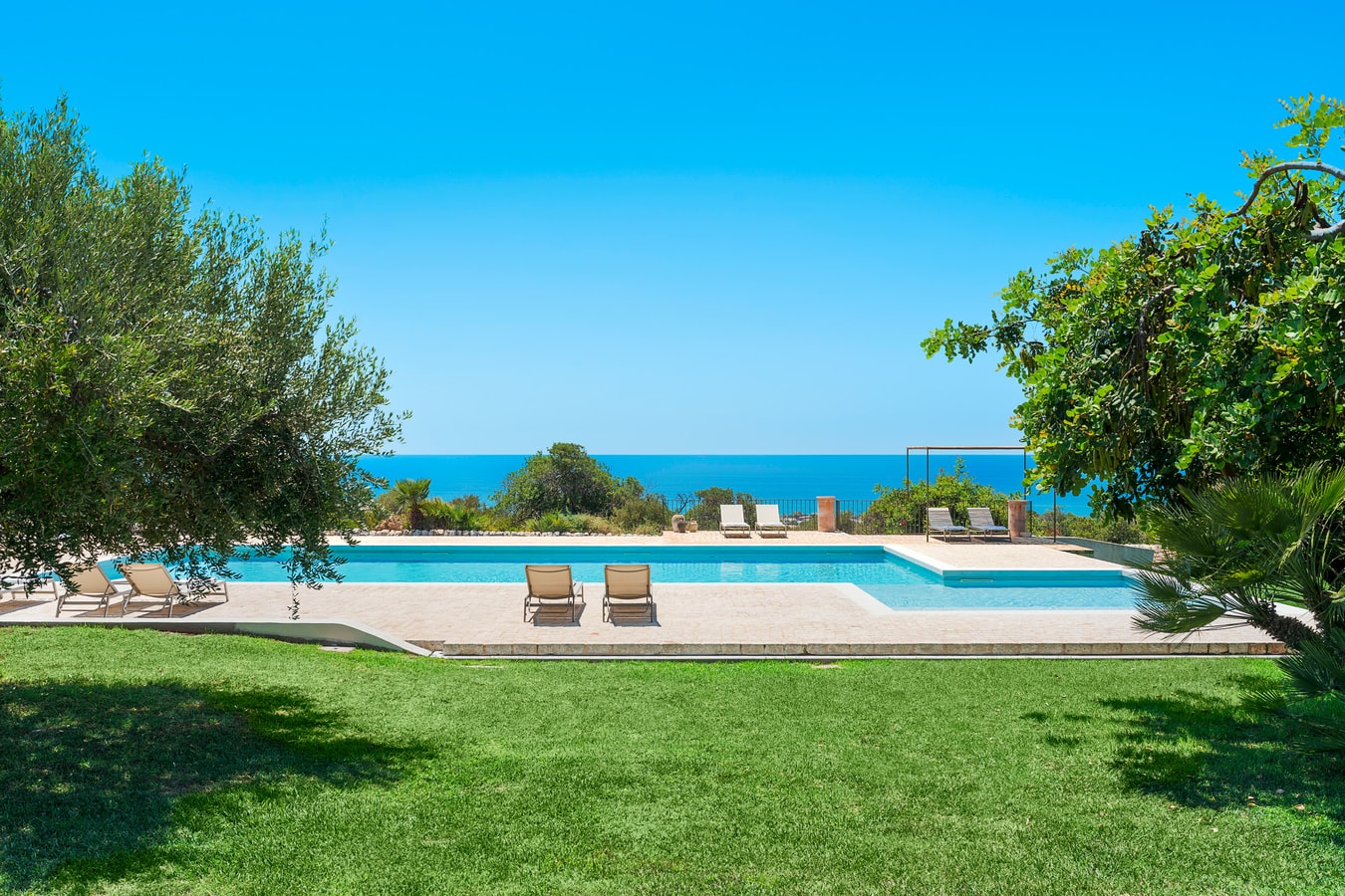 Casa Carol (Bianco) - Villa with shared pool 1 Villas in Italy