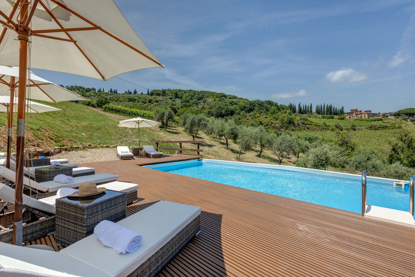 Villa with swimming pool in Tuscany 0 Villas in Italy