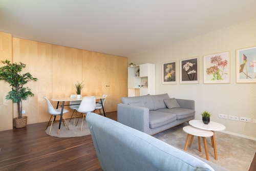 HostWise - Restful Minimalist Flat | Balcony Host Wise Booking