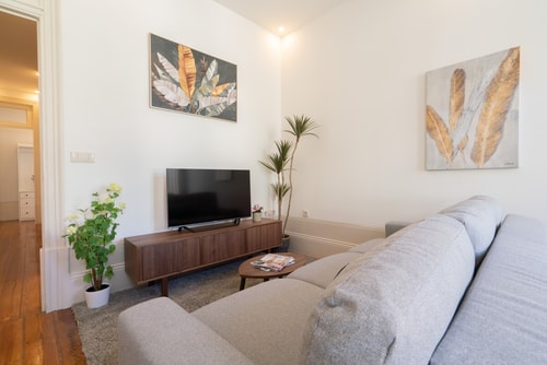 HostWise - Modern Comfy Flat Host Wise Booking
