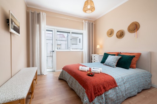 Spacious Vintage Flat | Small Balcony by HostWise Host Wise Booking