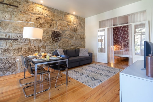 HostWise - 2 Captivating Flats w/ Jacuzzi & Garden Host Wise Booking