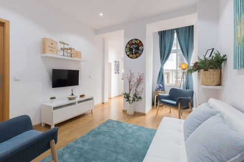 Beautiful Bright Flat w/ Netflix by Host Wise Host Wise Booking