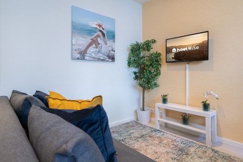 HostWise - Bright Comfy Flats | Central Host Wise Booking