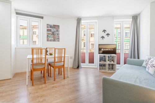 Flat w Private Parking - Bright & Cozy by HostWise Host Wise Booking