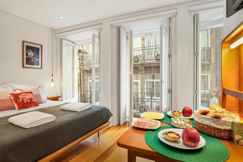 7 Bright Flats w/ Balcony | Clérigos by HostWise Host Wise Booking
