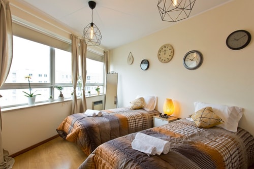 Spacious Trendy Flat Central Location by HostWise Host Wise Booking