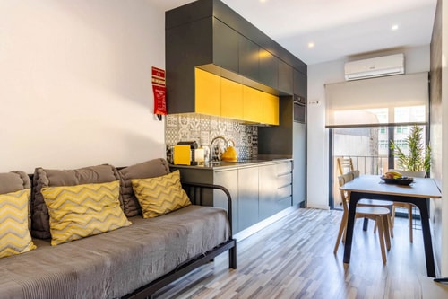 Modern & Stylish Flat w/ Balcony by HostWise Host Wise Booking