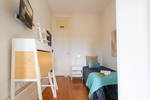Sunny Sweet Flat | City center by HostWise Host Wise Booking