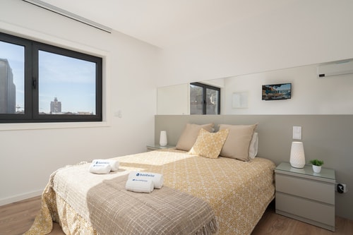 HostWise - Bright & Luxurious Flat w/ Balcony Host Wise Booking