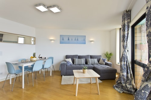 Amazing Comfy Flat w/ Balcony by HostWise Host Wise Booking