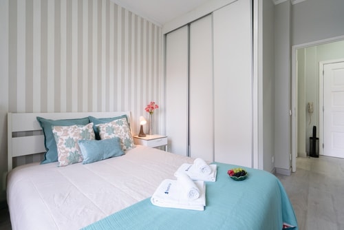 HostWise - Sweet Cozy Flat w/ Balcony Host Wise Booking