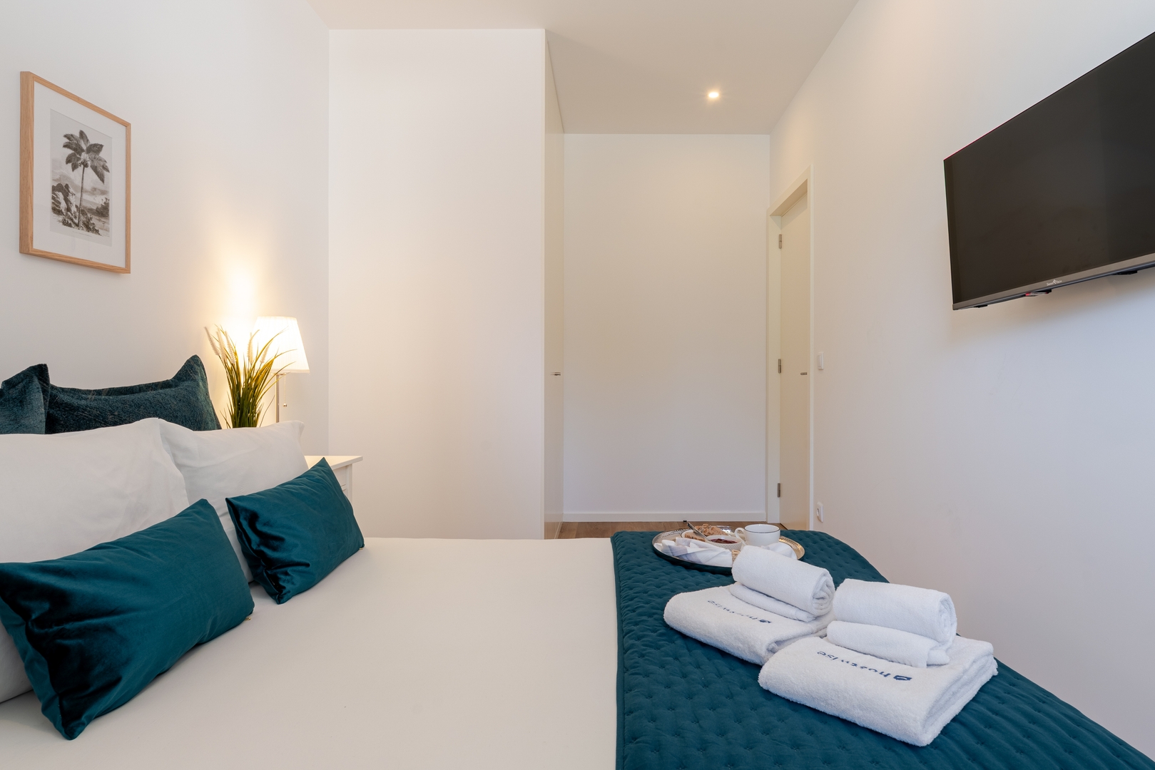 Sleek & Modern Flat w/ Private Garage by HostWise 8 Host Wise Booking