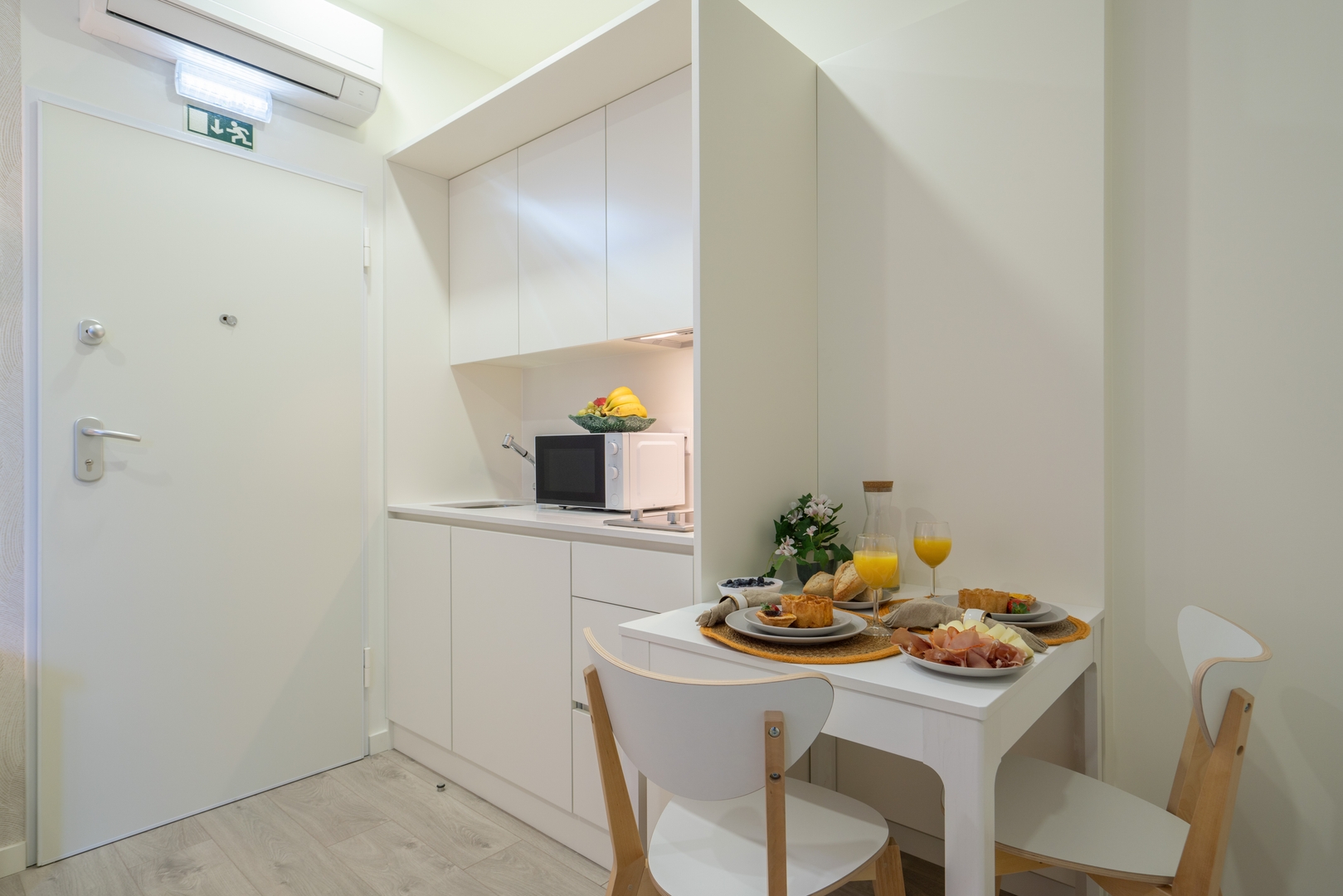 Bright Studios with Patios in Porto by HostWise 33 Host Wise Booking