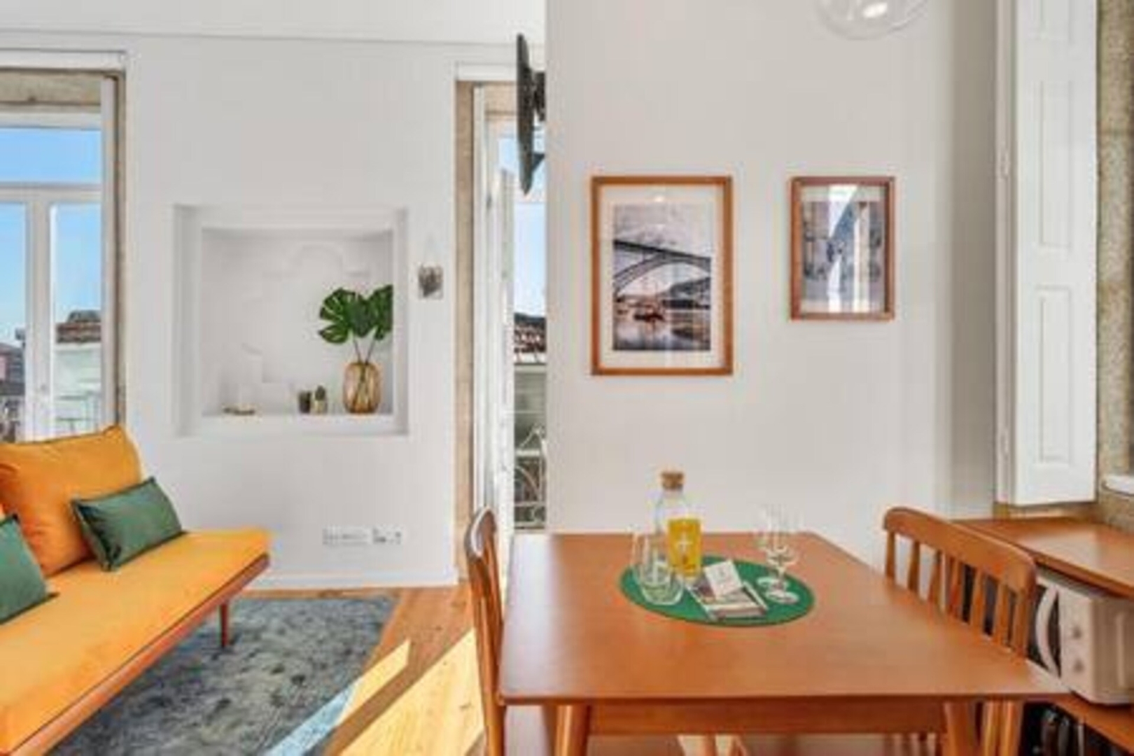 4 Trendy Studios w/ Balcony | Clérigos by HostWise 29 Host Wise Booking