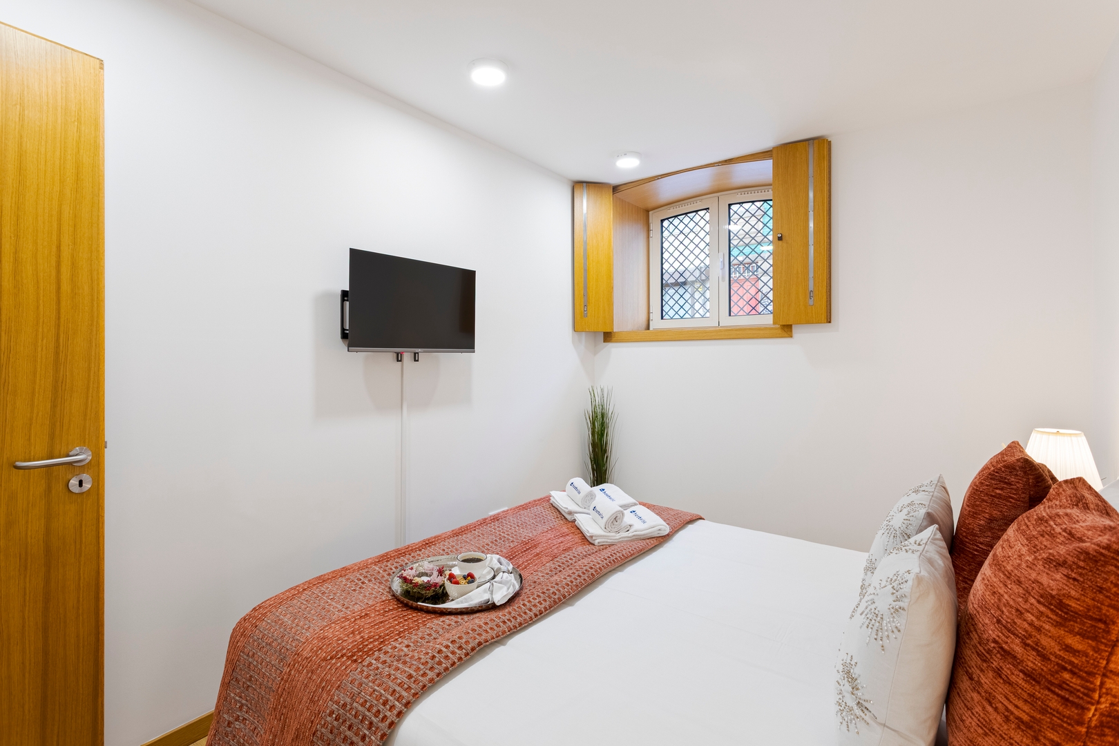Modern & Central Flat w/ Garage by HostWise 6 Host Wise Booking