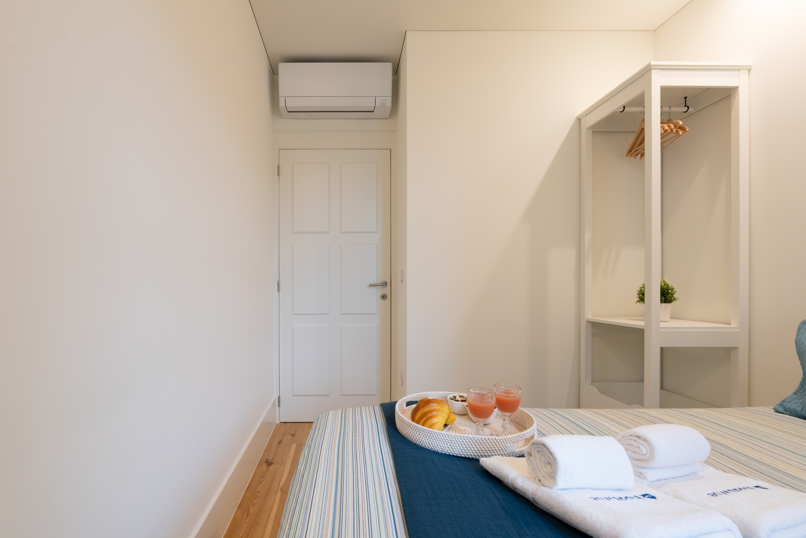 HostWise - Cozy & Bright Flat 6 Host Wise Booking