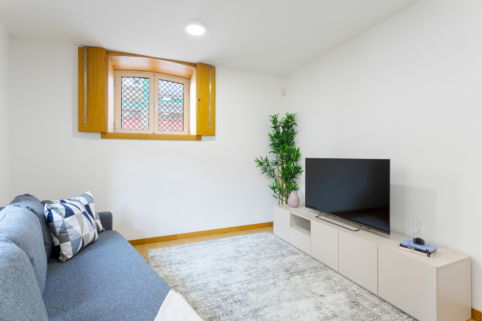 Modern & Central Flat w/ Garage by HostWise 12 Host Wise Booking