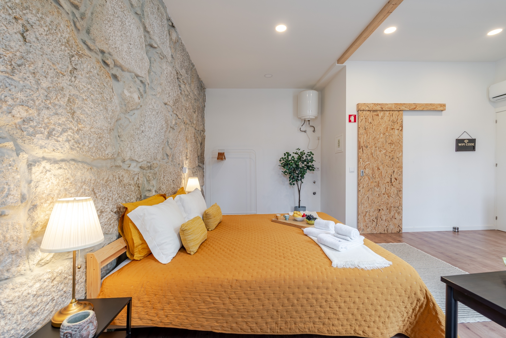 HostWise - Stylish Stone-Walled Flat 7 Host Wise Booking