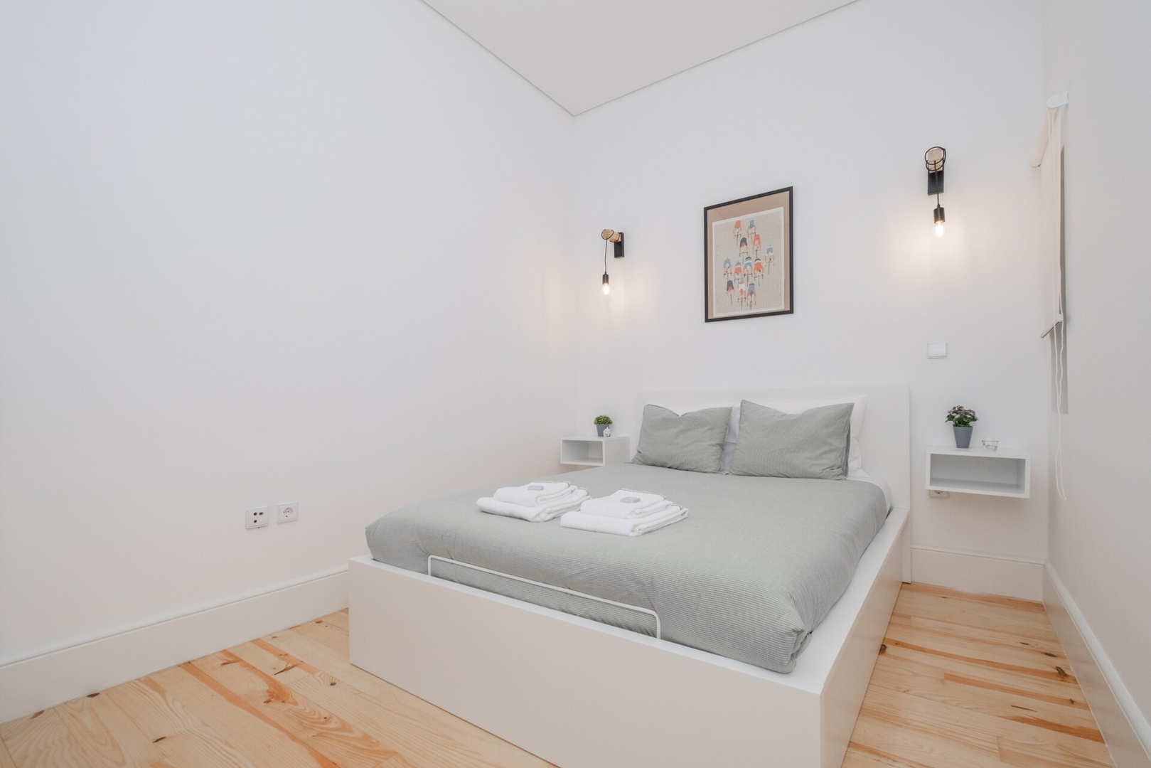 Host Wise | Sunny Downtown Apartment 3 Host Wise Booking