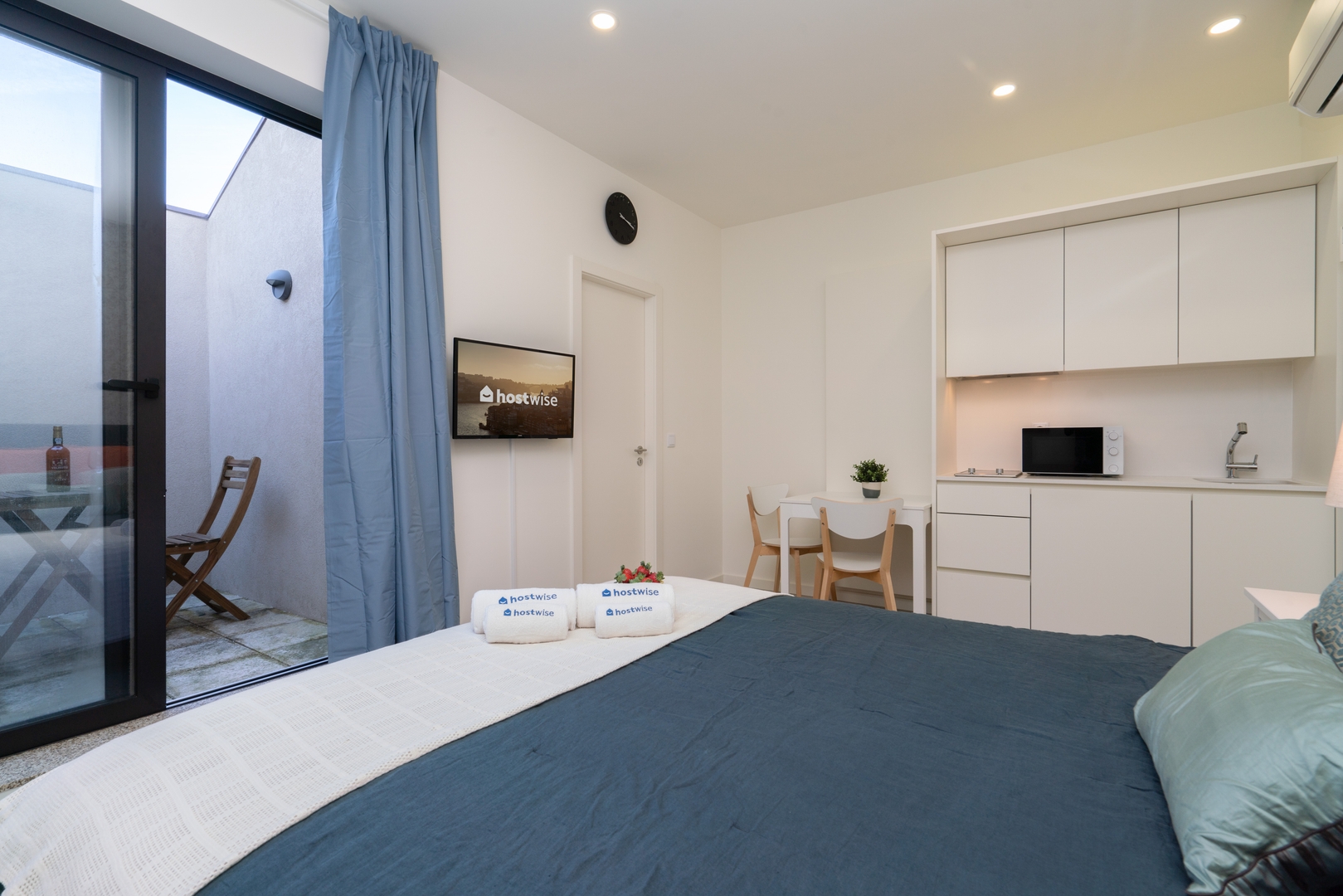 Bright Studios with Patios in Porto by HostWise 30 Host Wise Booking