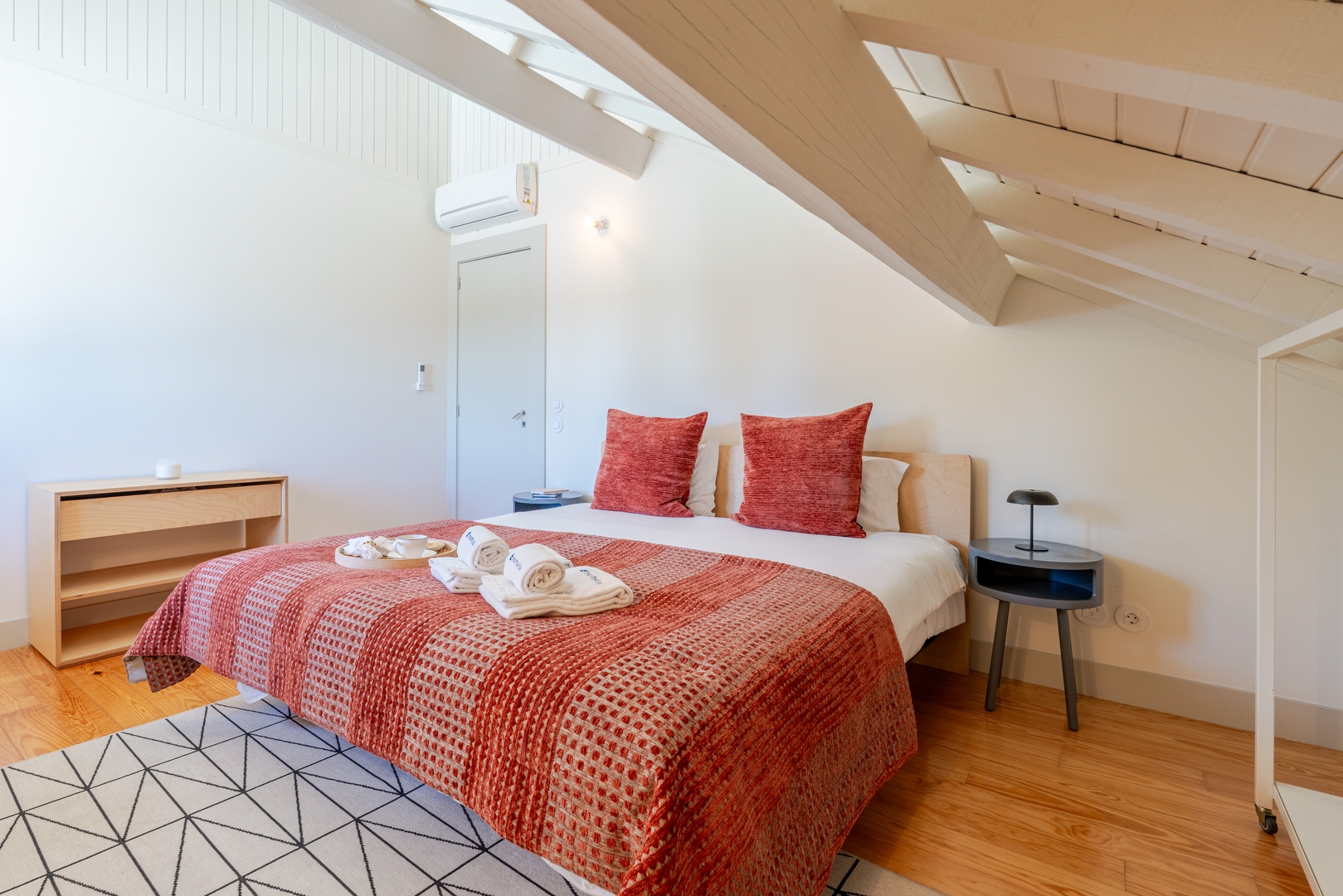 Studios & Spacious T4 with Garden by HostWise 60 Host Wise Booking