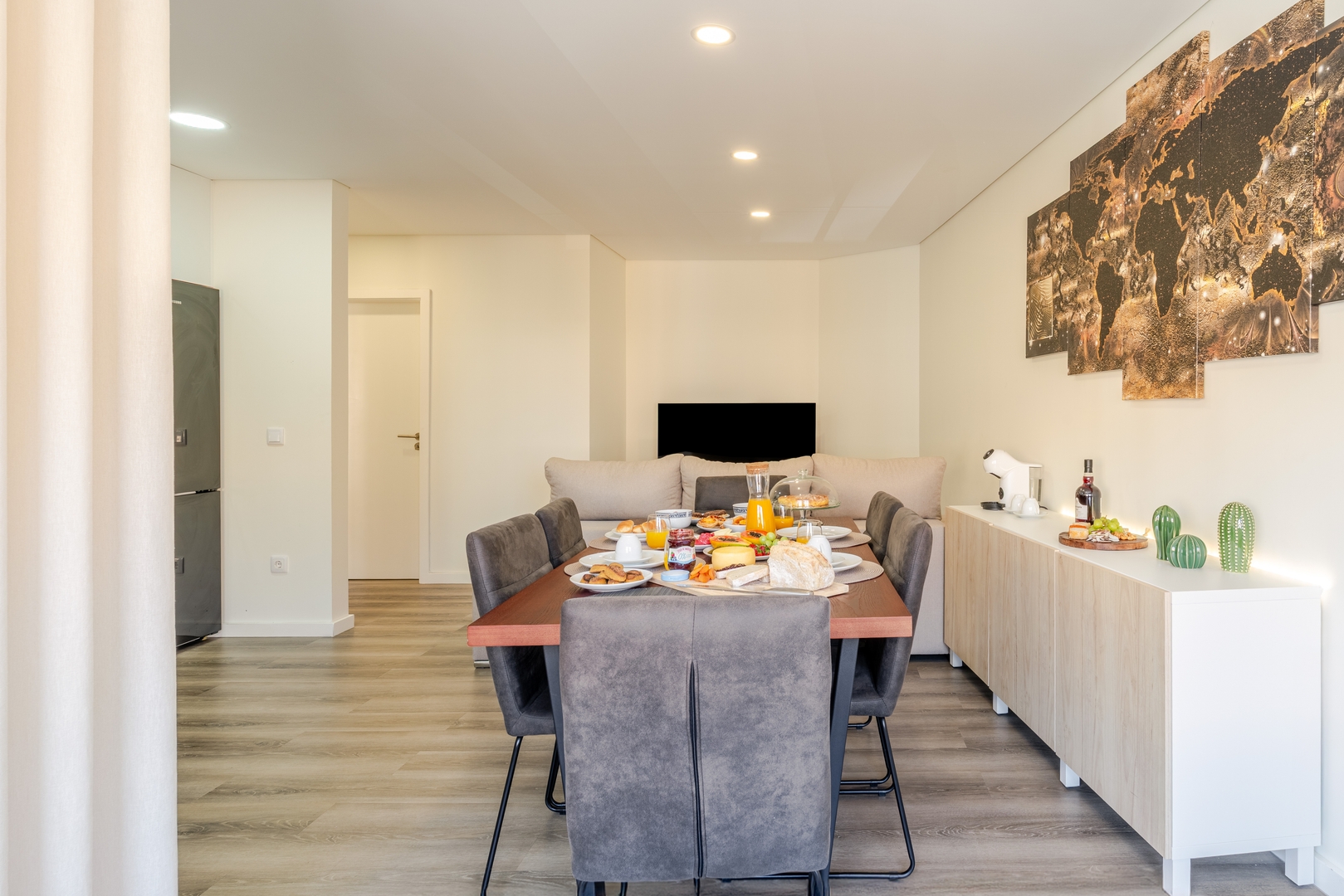 Spacious & Stylish Flat with Garage by HostWise 18 Host Wise Booking