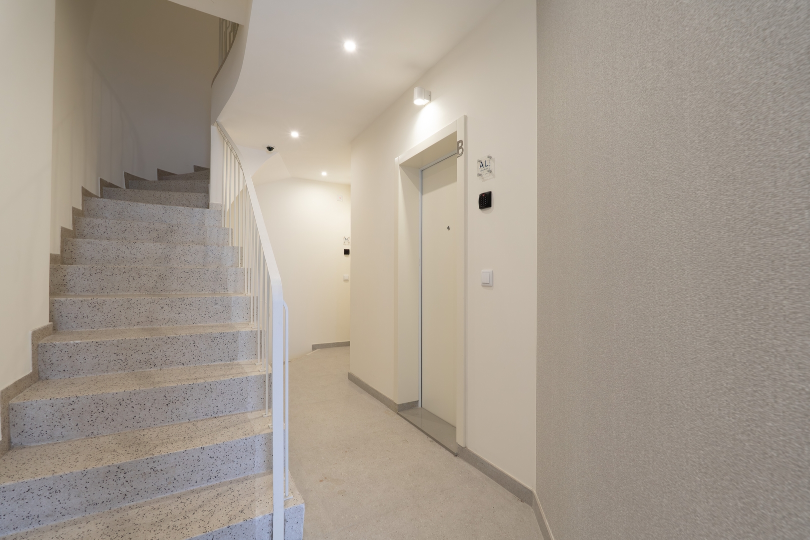 Stylish 2 Duplex & Patio Studio in Porto by HostWise 38 Host Wise Booking