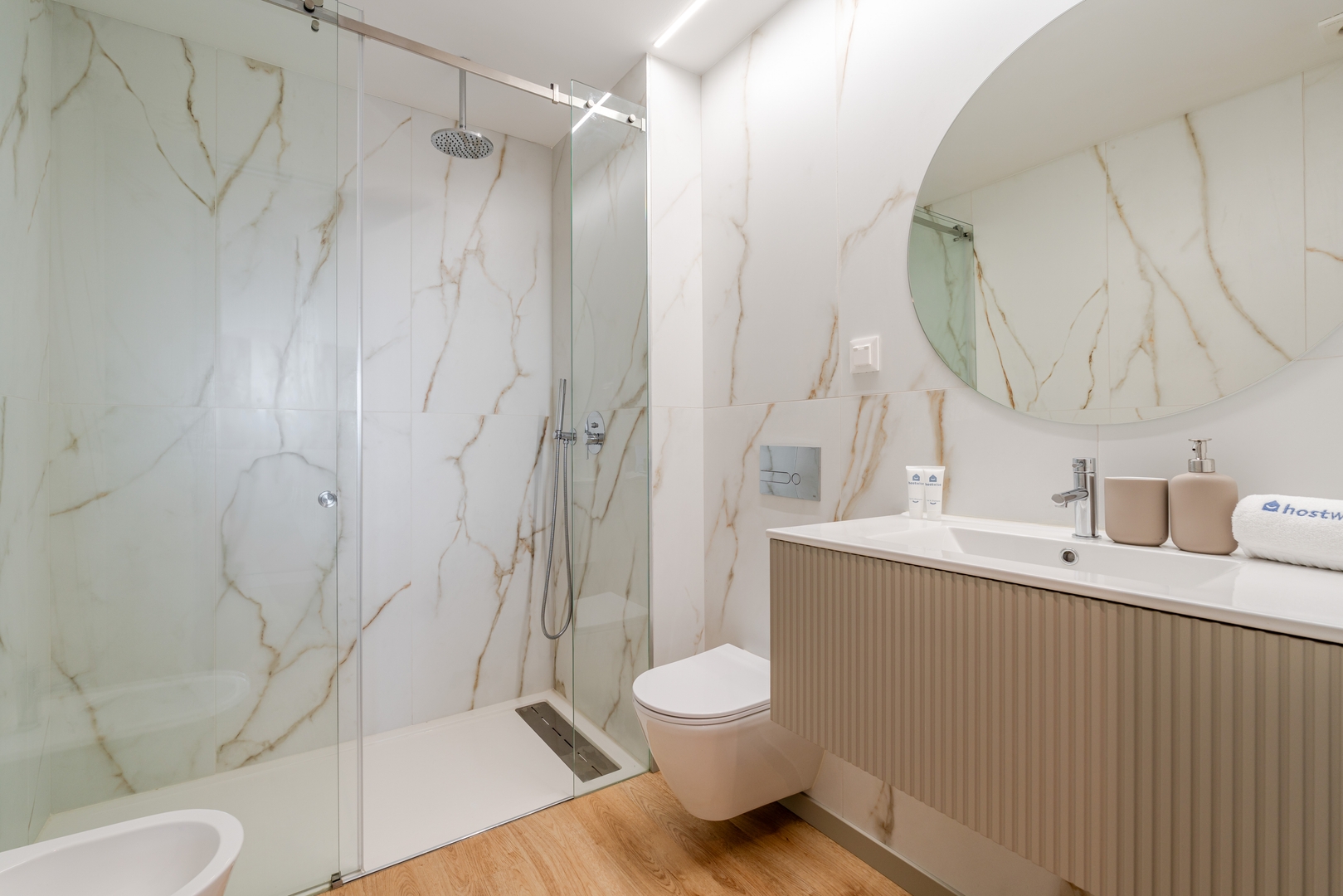 HostWise - Modern Studio with Rooftop Pool 18 Host Wise Booking