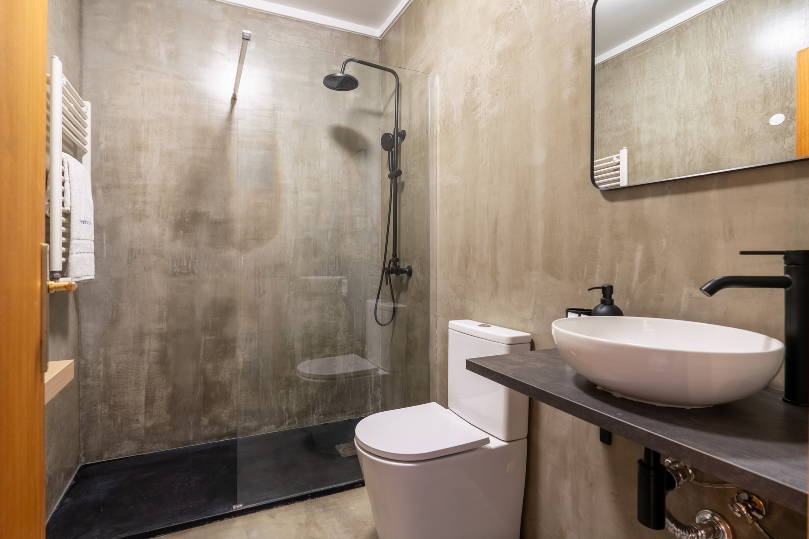HostWise – Modern Flat w/ Terrace | Near the Beach 34 Host Wise Booking