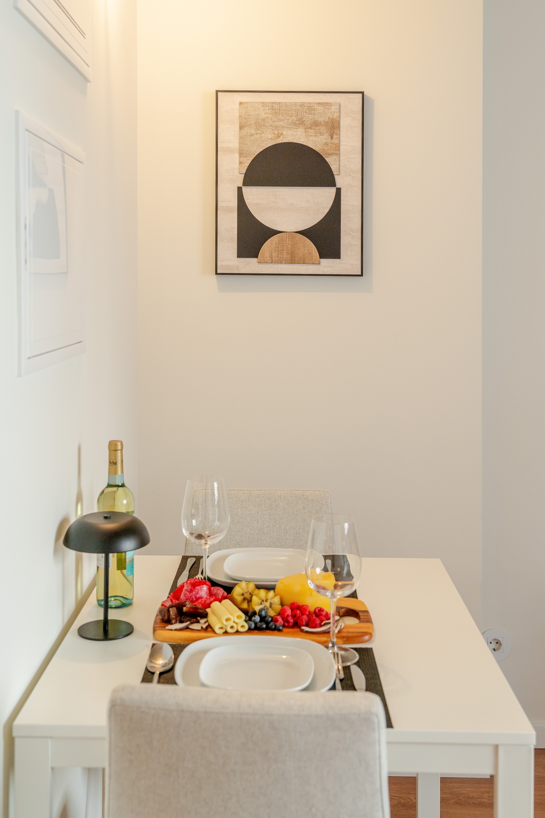 Premium Apartment with Garage by HostWise 30 Host Wise Booking